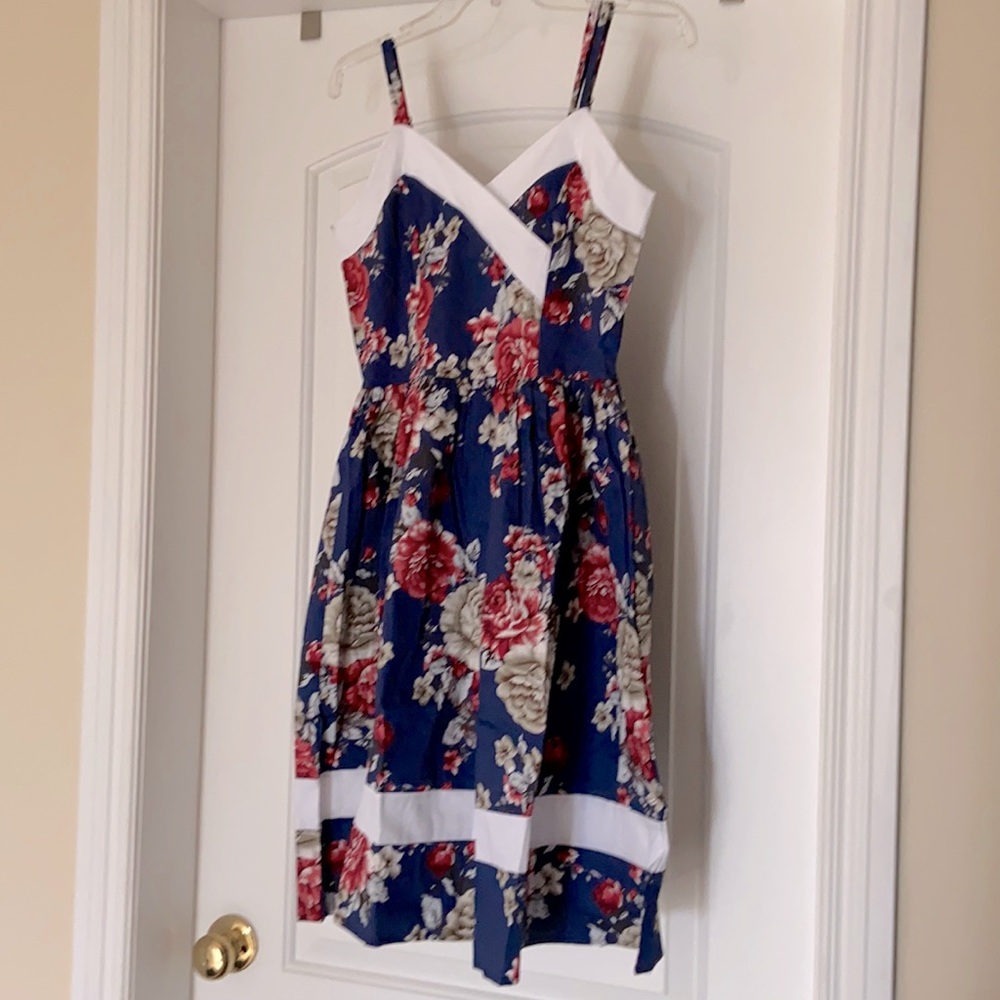 GYK navy blue floral pleated dress in size S NWOT